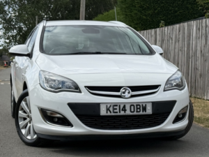 2014 Vauxhall Astra 2.0 Cdti Elite in White — image 2