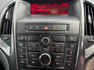 2014 Vauxhall Astra 2.0 Cdti Elite in White — image 5