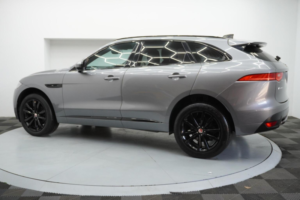 2020 Jaguar F-Pace 2.0 D180 Chequered Flag Auto AWD Euro 6 (s/s) 5dr in Grey — image 4