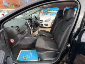 2016 Renault Clio 1.2 16v Dynamique Nav Euro 6 5dr in Black — image 4