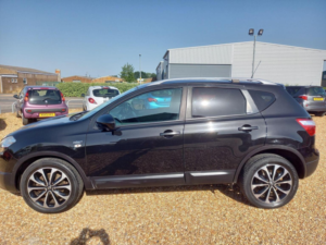 2012 Nissan Qashqai 1.5 Dci N-Tec+ 2WD Euro 5 5dr in Black — image 4