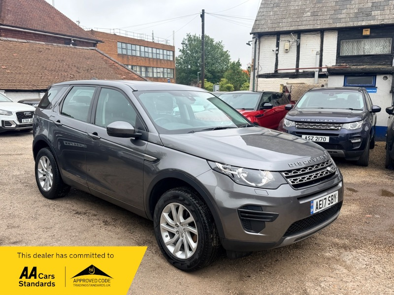 2017 Land Rover Discovery Sport Td4 Se in Grey — image 1