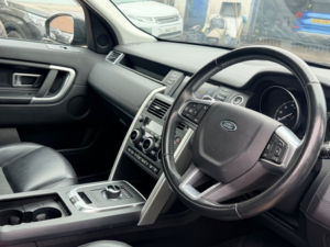 2017 Land Rover Discovery Sport Td4 Se in Grey — image 2