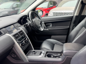 2017 Land Rover Discovery Sport Td4 Se in Grey — image 3