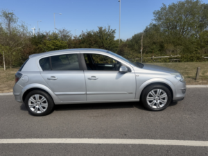 2008 Vauxhall Astra 1.6 I 16v Design in Silver — image 2