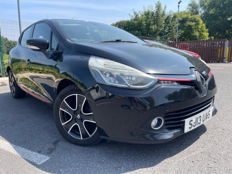 2013 Renault Clio 1.2 16v Dynamique Medianav Euro 5 5dr in Black — image 1