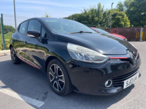 2013 Renault Clio 1.2 16v Dynamique Medianav Euro 5 5dr in Black — image 4