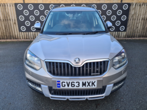 2013 Skoda Yeti 1.6 Tdi Greenline Ii Se in Beige — image 2