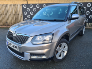 2013 Skoda Yeti 1.6 Tdi Greenline Ii Se in Beige — image 3