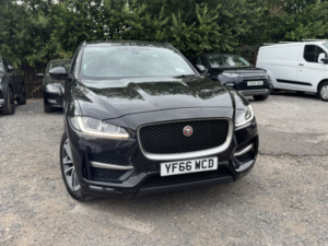 2016 Jaguar F-Pace 2.0 D180 R-Sport SUV 5dr Diesel Auto AWD Euro 6 (s/s) (180 Ps) in Black — image 2