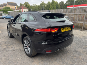 2016 Jaguar F-Pace 2.0 D180 R-Sport SUV 5dr Diesel Auto AWD Euro 6 (s/s) (180 Ps) in Black — image 4
