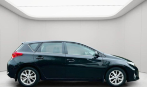 2013 Toyota Auris 1.33 Dual Vvt-I Icon Euro 5 (s/s) 5dr in Black — image 5