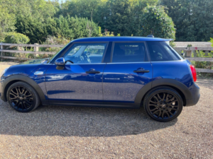 2017 MINI Hatch 2.0 Cooper S Auto Euro 6 (s/s) 5dr in Blue — image 6