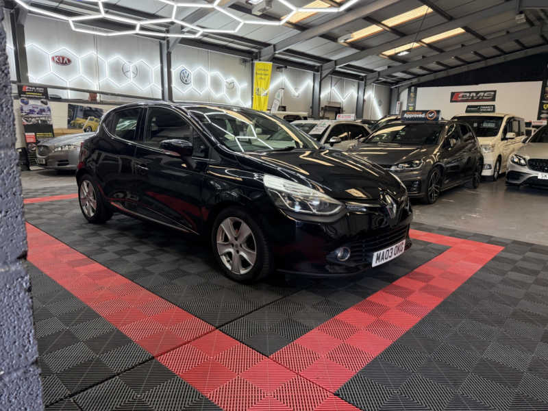 2014 Renault Clio 0.9 Dynamique Medianav Tce 90 Stop & Start in Black — image 1