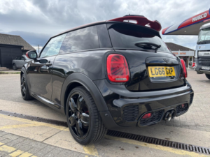 2016 MINI Hatch 2.0 John Cooper Works 3-Door Hatch in Black — image 5