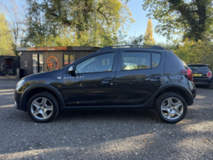 2017 Dacia Sandero Stepway 0.9 Tce Laureate Euro 6 (s/s) 5dr in Black — image 4