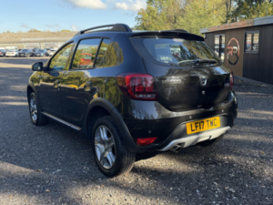 2017 Dacia Sandero Stepway 0.9 Tce Laureate Euro 6 (s/s) 5dr in Black — image 5