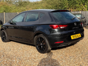 2019 SEAT Leon 1.6 Tdi Se Dynamic Euro 6 (s/s) 5dr in Black — image 2