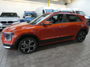 2023 Kia Niro 1.6 Gdi 11.1kwh 3 SUV 5dr Petrol Plug-In Hybrid Dct Euro 6 (s/s) (180 Bhp) in Orange — image 3