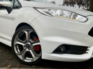 2016 Ford Fiesta 1.6 T St-2*only 14k*ffsh-Nav-H/recaros-2kys**flawless Original Car** in White — image 2