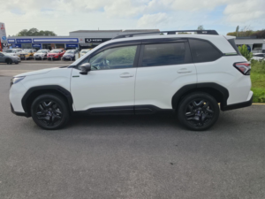 2025 Subaru Forester 2.0 I E-Boxer Field Lineartronic 4WD Euro 6 (s/s) 5dr in White — image 5