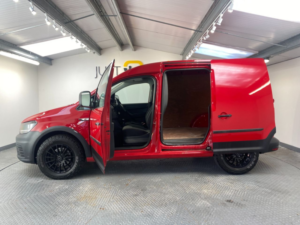 2020 Volkswagen Caddy 2.0 Tdi C20 Startline Panel Van 5dr Diesel Manual Swb Euro 6 (s/s) (102 Ps) in Red — image 3