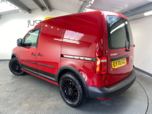 2020 Volkswagen Caddy 2.0 Tdi C20 Startline Panel Van 5dr Diesel Manual Swb Euro 6 (s/s) (102 Ps) in Red — image 4