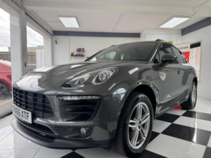 2015 Porsche Macan 2.0t Pdk 4WD Euro 6 (s/s) 5dr in Grey — image 3
