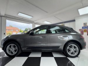 2015 Porsche Macan 2.0t Pdk 4WD Euro 6 (s/s) 5dr in Grey — image 4