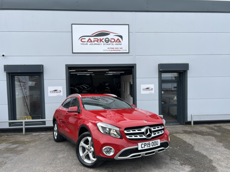 2019 Mercedes-Benz Gla 2.1 Gla200d Sport in Red — image 1