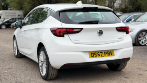 2017 Vauxhall Astra 1.4i Turbo Elite Nav Auto Euro 6 (s/s) 5dr in White — image 4