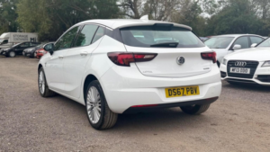 2017 Vauxhall Astra 1.4i Turbo Elite Nav Auto Euro 6 (s/s) 5dr in White — image 5