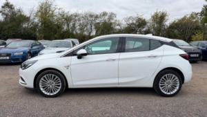 2017 Vauxhall Astra 1.4i Turbo Elite Nav Auto Euro 6 (s/s) 5dr in White — image 6