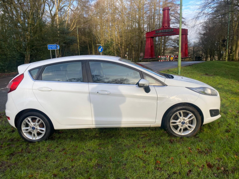 2017 Ford Fiesta 1.0 T Ecoboost Zetec in White — image 1