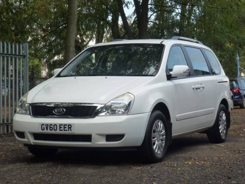2011 Kia Sedona 2.2 Crdi 1 MPV 5dr Diesel Manual (179 G/km, 192 Bhp) in White — image 1
