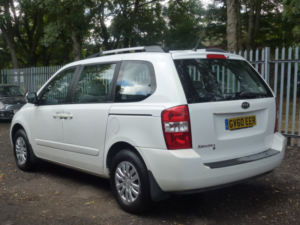 2011 Kia Sedona 2.2 Crdi 1 MPV 5dr Diesel Manual (179 G/km, 192 Bhp) in White — image 3