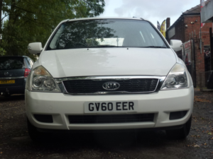 2011 Kia Sedona 2.2 Crdi 1 MPV 5dr Diesel Manual (179 G/km, 192 Bhp) in White — image 6