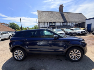2016 Land Rover Range Rover Evoque Td4 Se Tech in Blue — image 4
