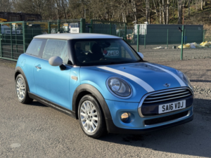 2016 MINI Hatch 1.5 Cooper Hatchback 3dr Petrol Manual Euro 6 (s/s) (136 Ps) in Blue — image 3