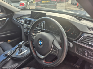 2018 BMW 3 Series 2.0 318d Sport Touring in Blue — image 3