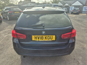 2018 BMW 3 Series 2.0 318d Sport Touring in Blue — image 4