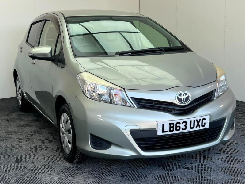 2013 Toyota Yaris 1.33 Dual Vvt-I Tr Multidrive S Euro 5 5dr in Green — image 1