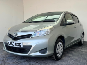 2013 Toyota Yaris 1.33 Dual Vvt-I Tr Multidrive S Euro 5 5dr in Green — image 3