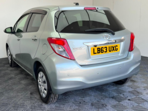 2013 Toyota Yaris 1.33 Dual Vvt-I Tr Multidrive S Euro 5 5dr in Green — image 4