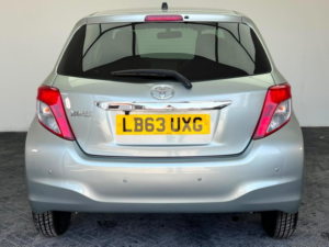 2013 Toyota Yaris 1.33 Dual Vvt-I Tr Multidrive S Euro 5 5dr in Green — image 6
