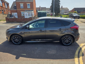 2018 Ford Focus 1.0t Ecoboost St-Line Euro 6 (s/s) 5dr in Grey — image 5
