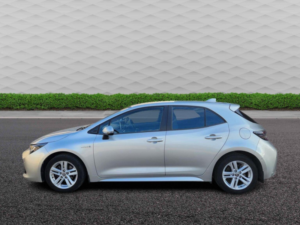 2021 Toyota Corolla 1.8 Vvt-H Icon Tech CVT Euro 6 (s/s) 5dr in Silver — image 4