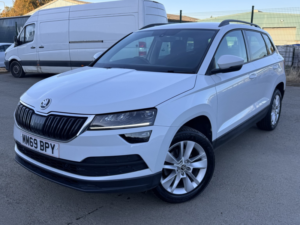 2019 Skoda Karoq 1.5 Tsi Act Se Technology in White — image 2