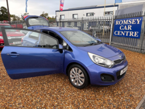 2014 Kia Rio 1.4 2 Euro 5 3dr in Blue — image 5