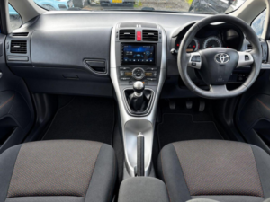 2010 Toyota Auris 1.6 V-Matic Sr Euro 5 5dr in Blue — image 3